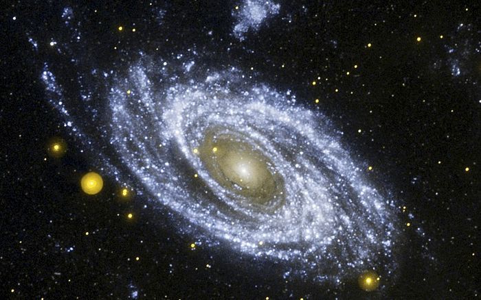 m81是非本星系团的离我们最近的星系.