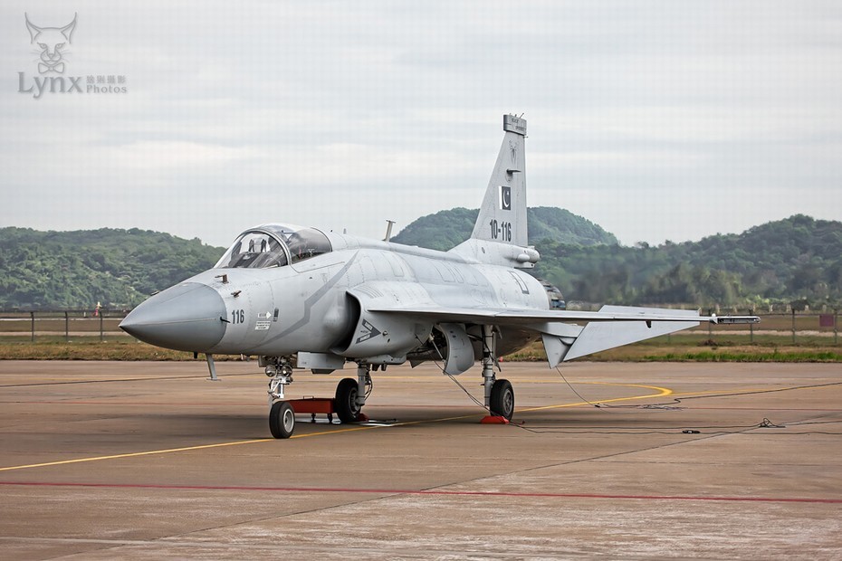 fc-1枭龙战斗机的航空电子系统采用集中分布式结构,基本结构由1553b