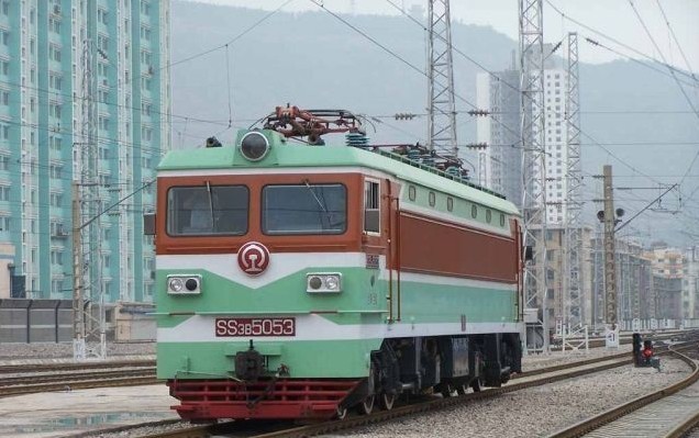 韶山3型电力机车(ss3)