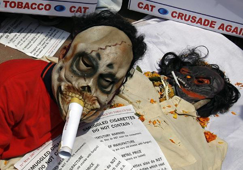 烟草是生长在南美洲的一种野生植物,最初印第安人将烟叶口嚼或做成